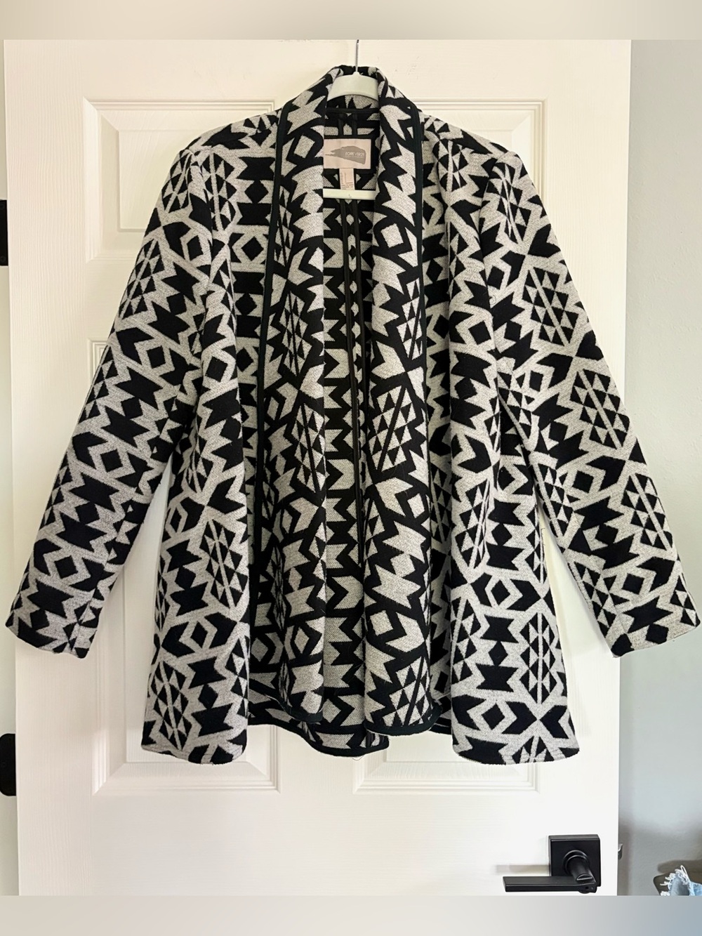 Forever 21 Black & Gray Geometric Open-Front Cardigan